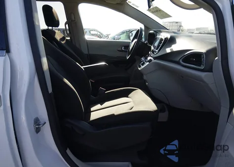 2022 Chrysler Voyager Lx из США, поврежденный, VIN 2C4RC1CG0NR203349